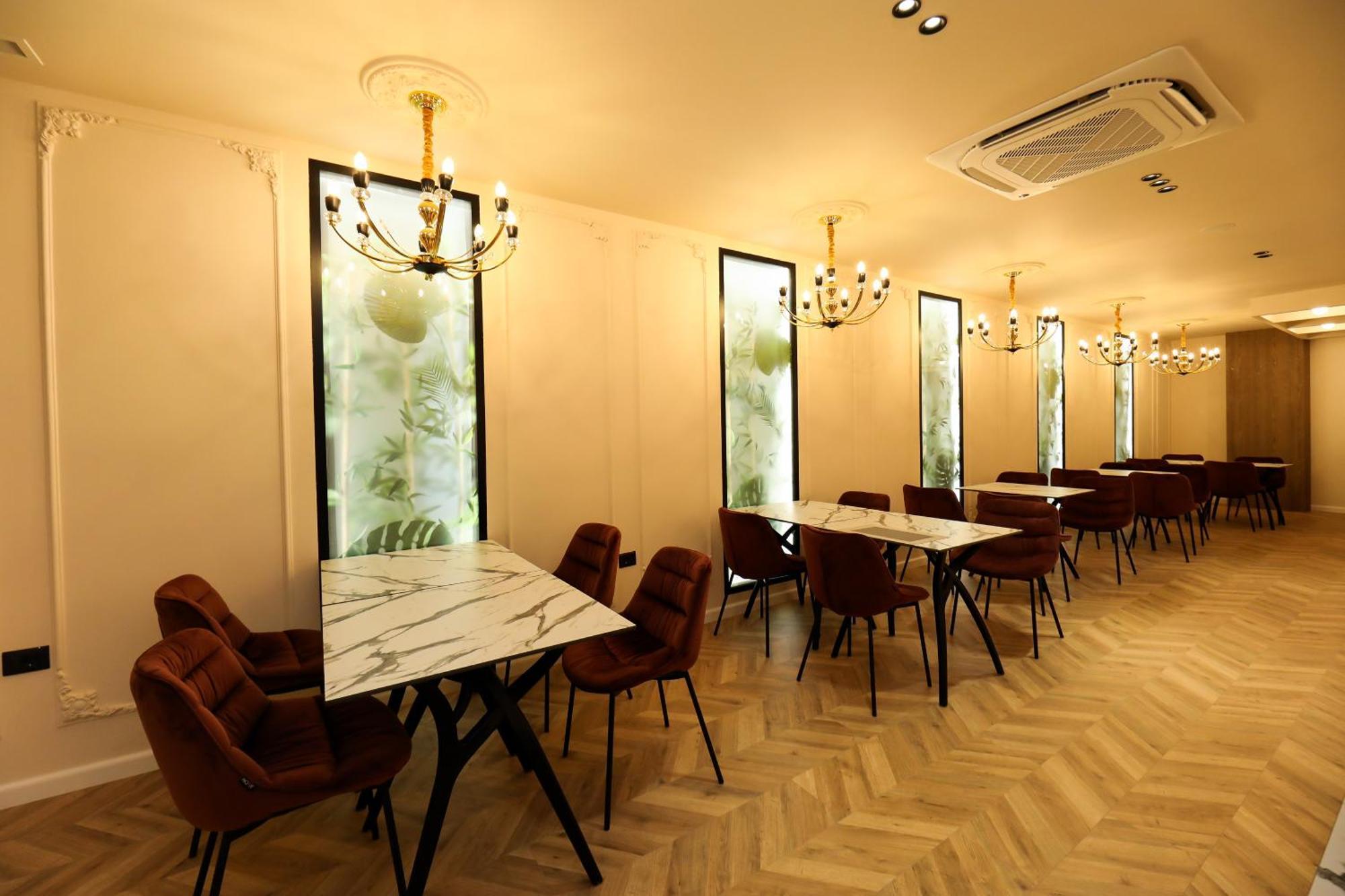 Hotel Adore Vlorë Extérieur photo