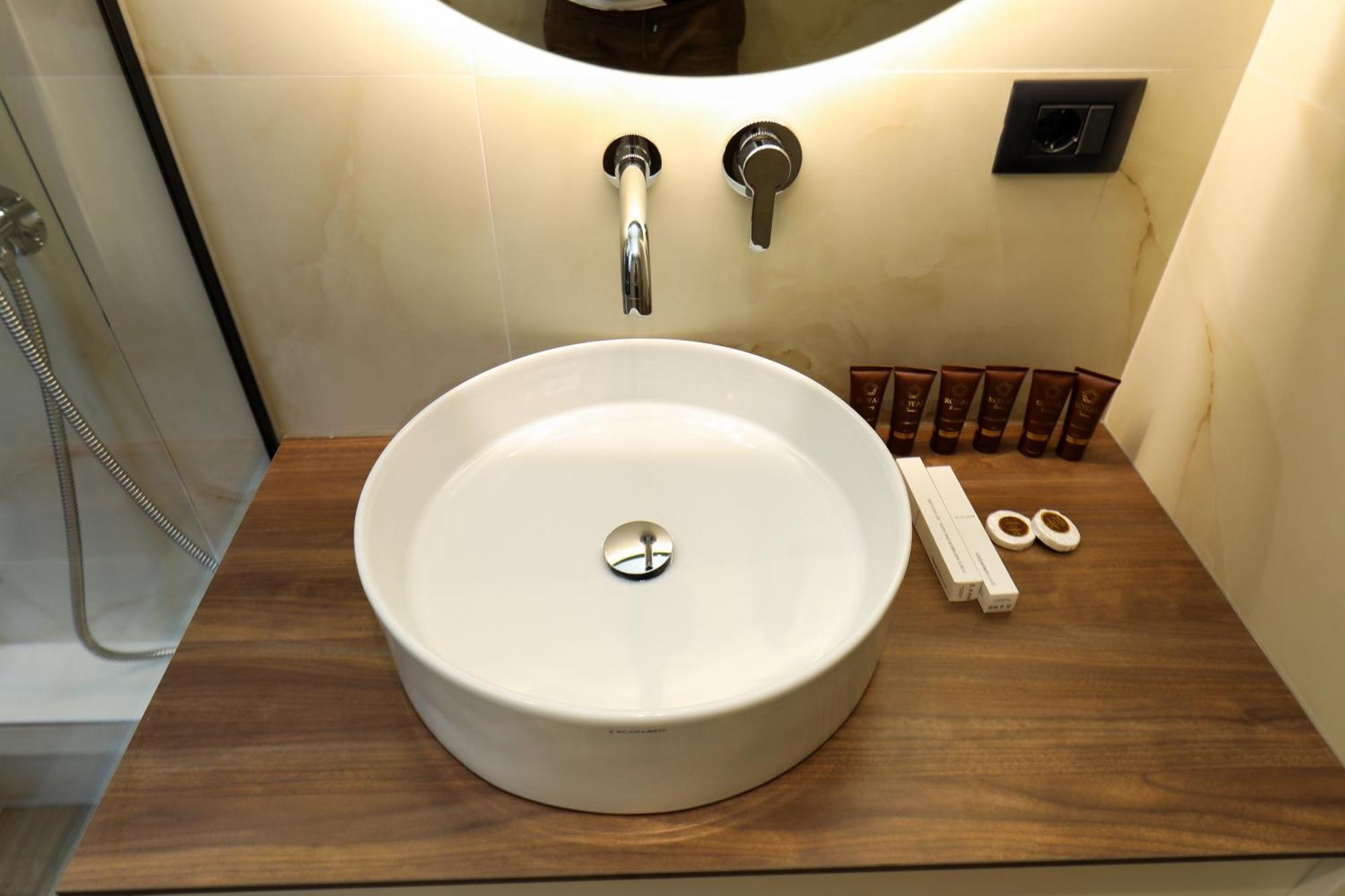 Hotel Adore Vlorë Extérieur photo