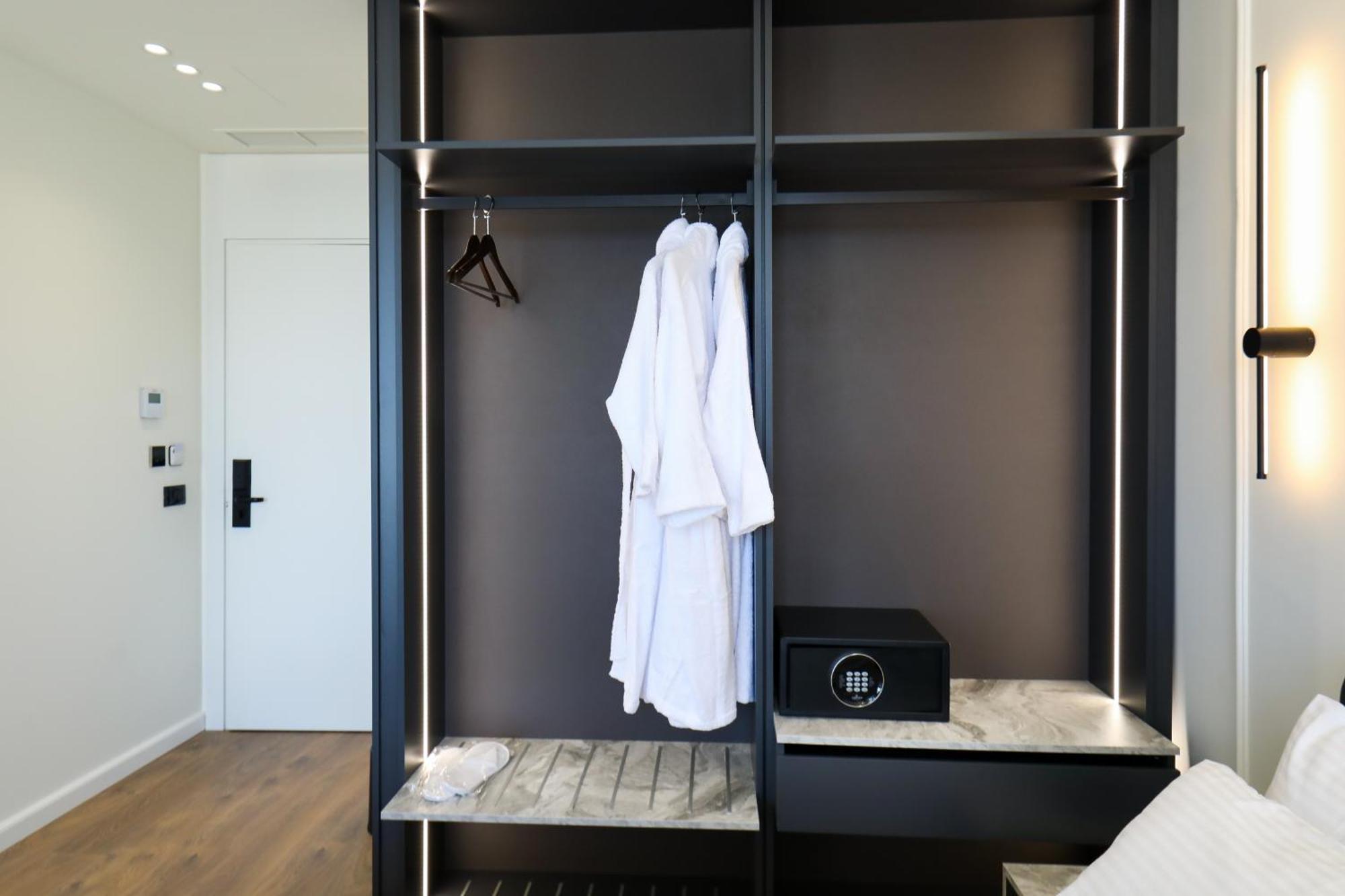 Hotel Adore Vlorë Extérieur photo