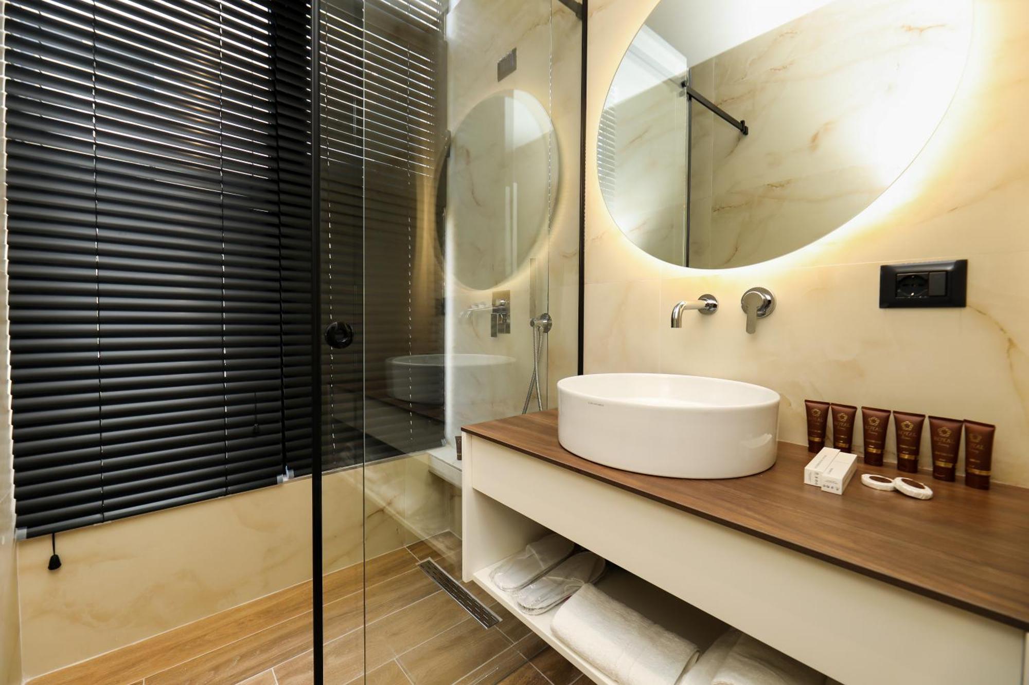 Hotel Adore Vlorë Extérieur photo