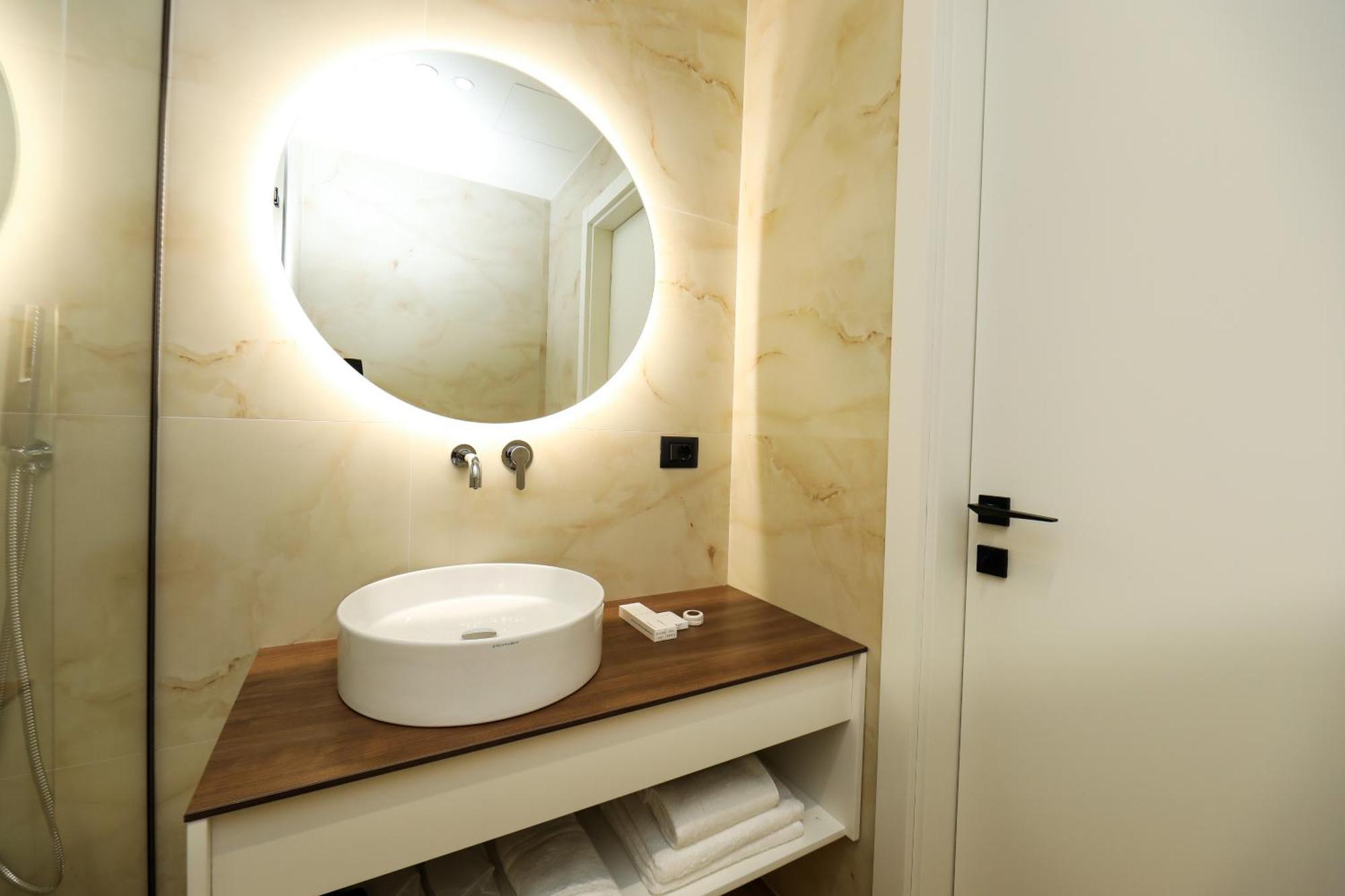 Hotel Adore Vlorë Extérieur photo