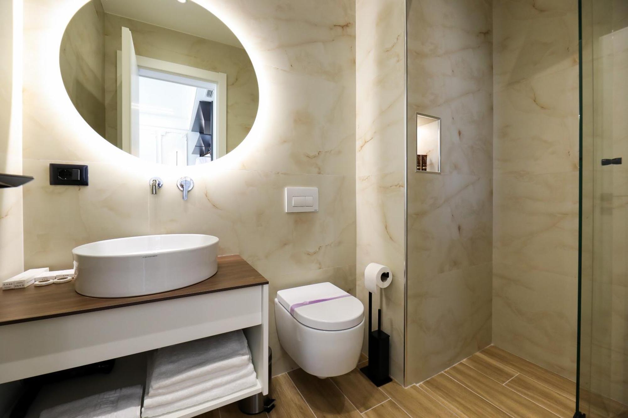 Hotel Adore Vlorë Extérieur photo