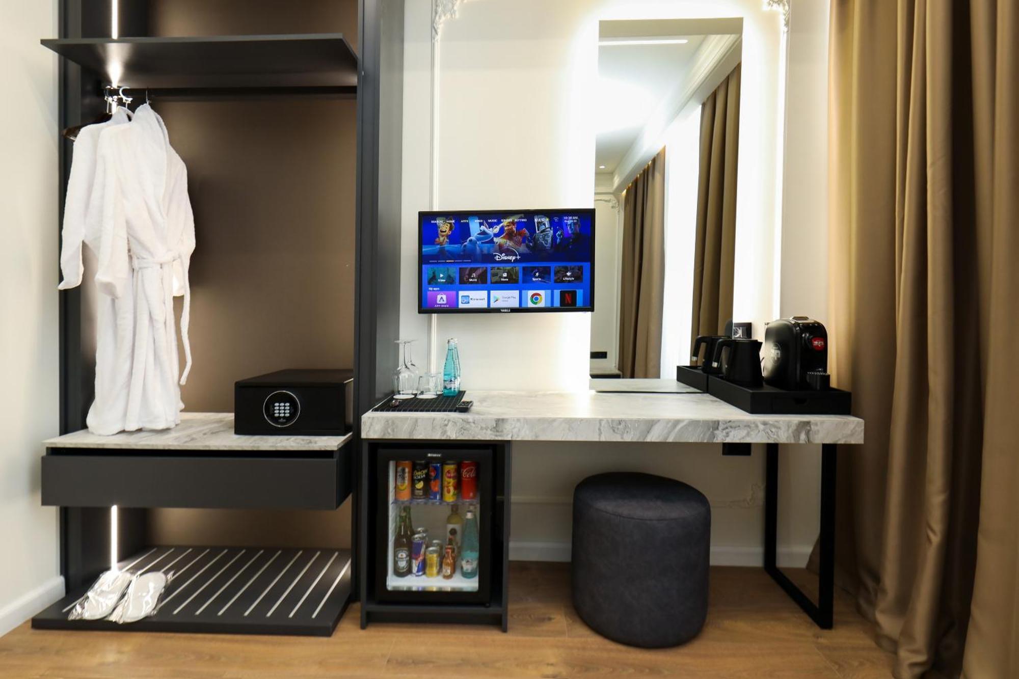 Hotel Adore Vlorë Extérieur photo