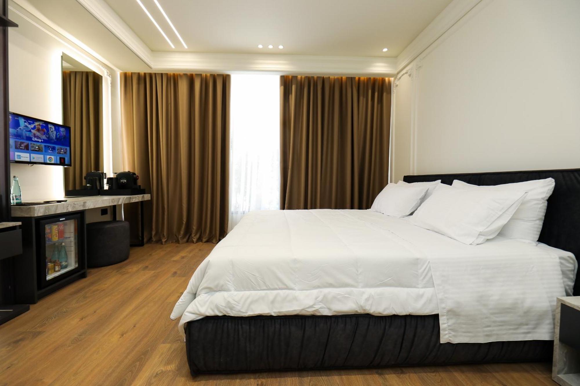 Hotel Adore Vlorë Extérieur photo