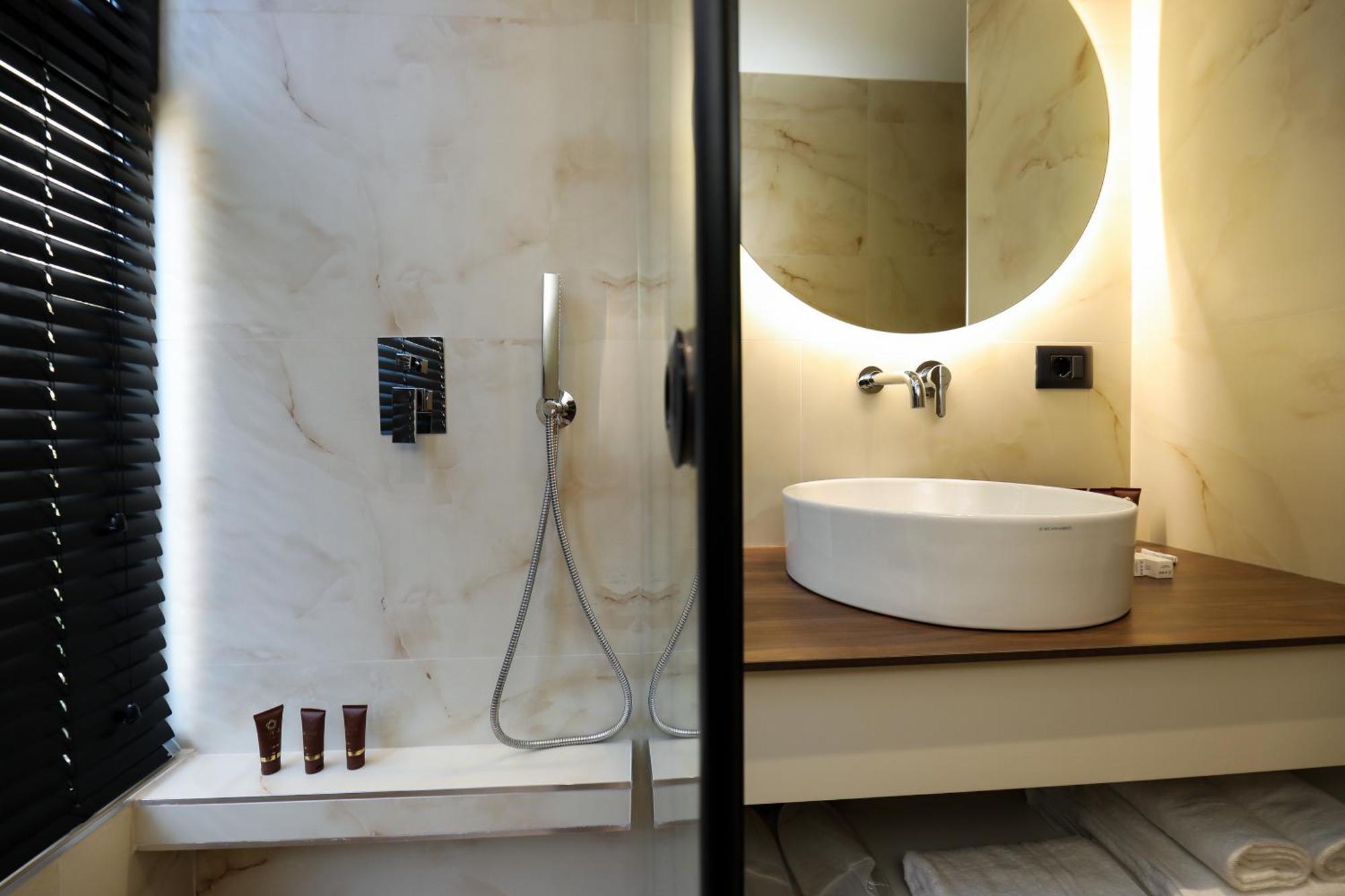 Hotel Adore Vlorë Extérieur photo