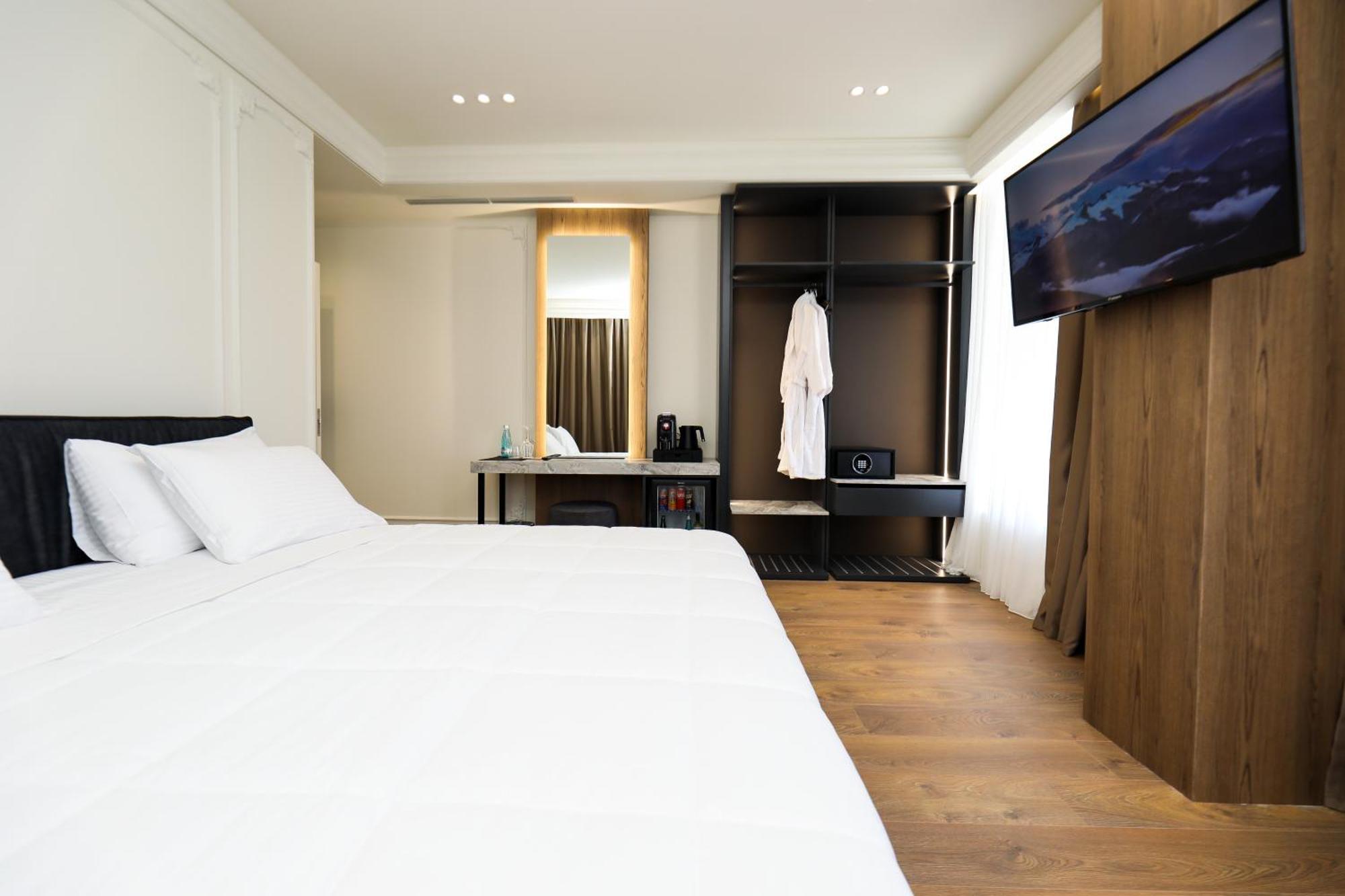 Hotel Adore Vlorë Extérieur photo